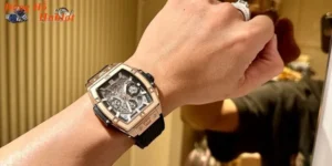 Kính Sapphire với độ cứng vượt trội giúp đồng hồ chống trầy