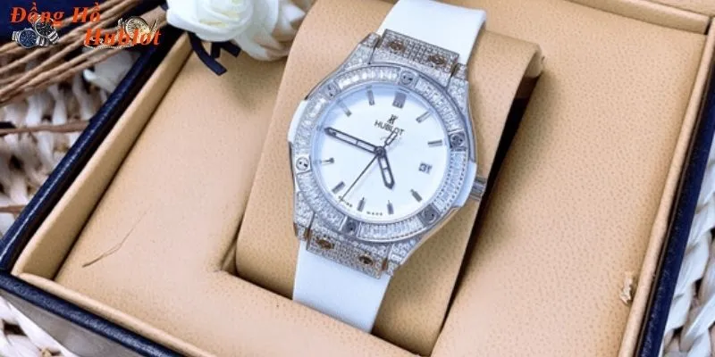 Hublot Classic Fusion White là lựa chọn lý tưởng với mặt số trắng trang nhã