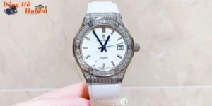 Chất liệu sapphire chống trầy đầy sang trọng